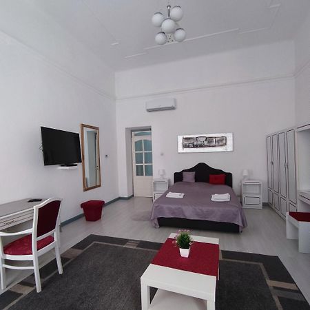 Julia Apartment Будапеща Екстериор снимка