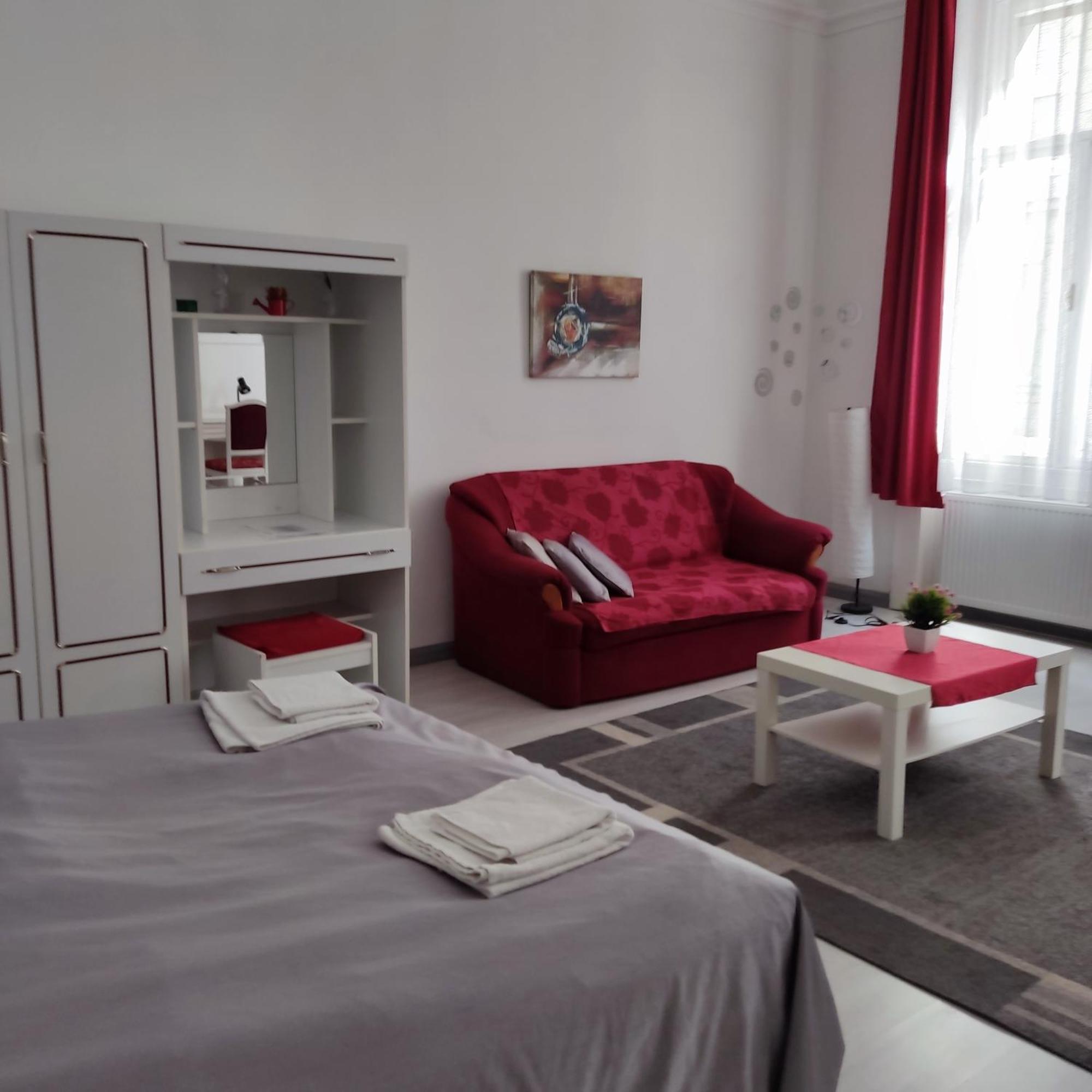 Julia Apartment Будапеща Екстериор снимка